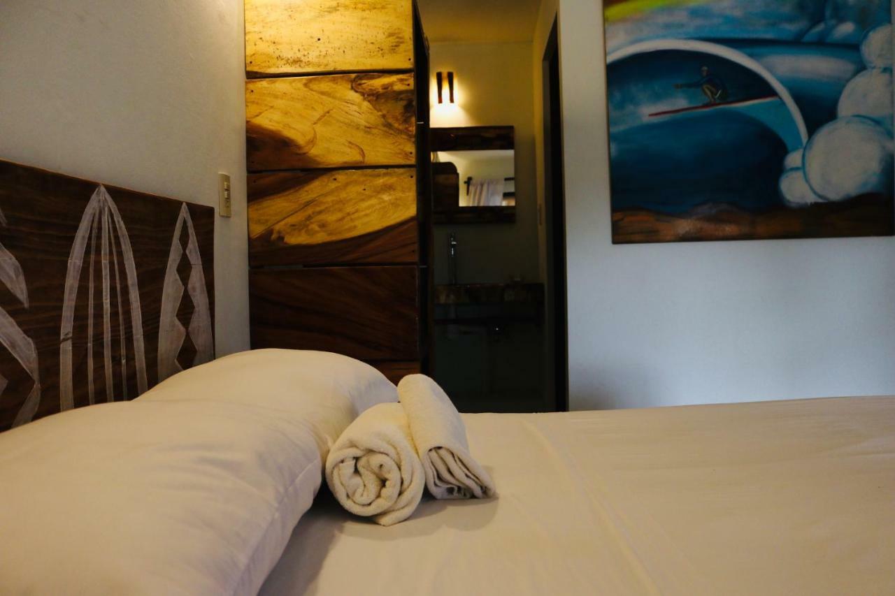 Brisas de Zicatela Experiencia Surf Camp 호스텔 외부 사진
